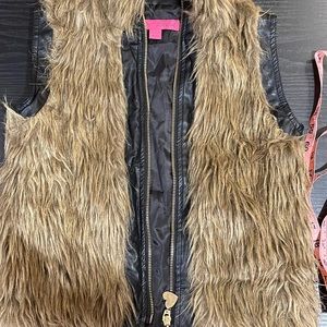 Girls Betsey Johnson faux fur and faux leather vest girls size Medium (10)